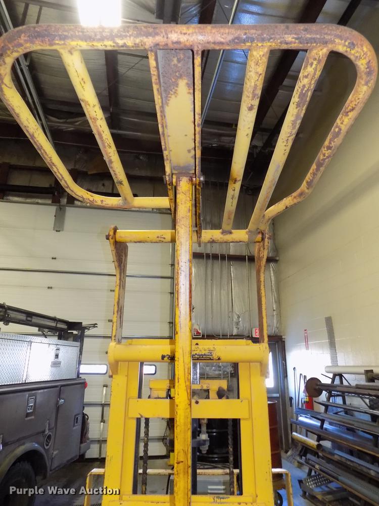 image for item DE7585 Prime Mover RC30 forklift