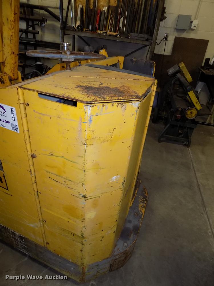 image for item DE7585 Prime Mover RC30 forklift