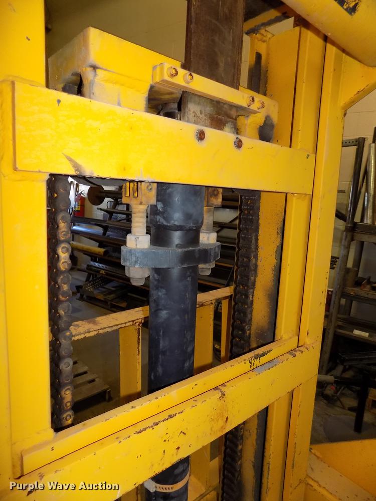 image for item DE7585 Prime Mover RC30 forklift