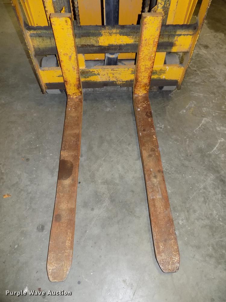 image for item DE7585 Prime Mover RC30 forklift