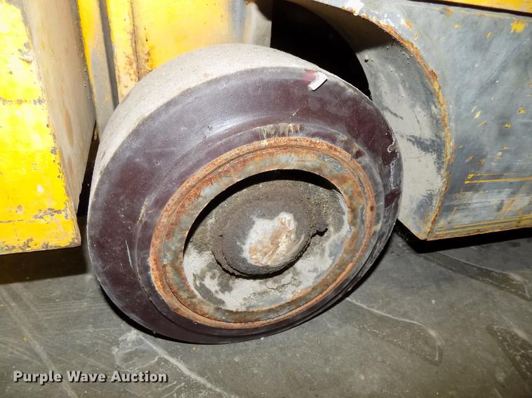 image for item DE7585 Prime Mover RC30 forklift