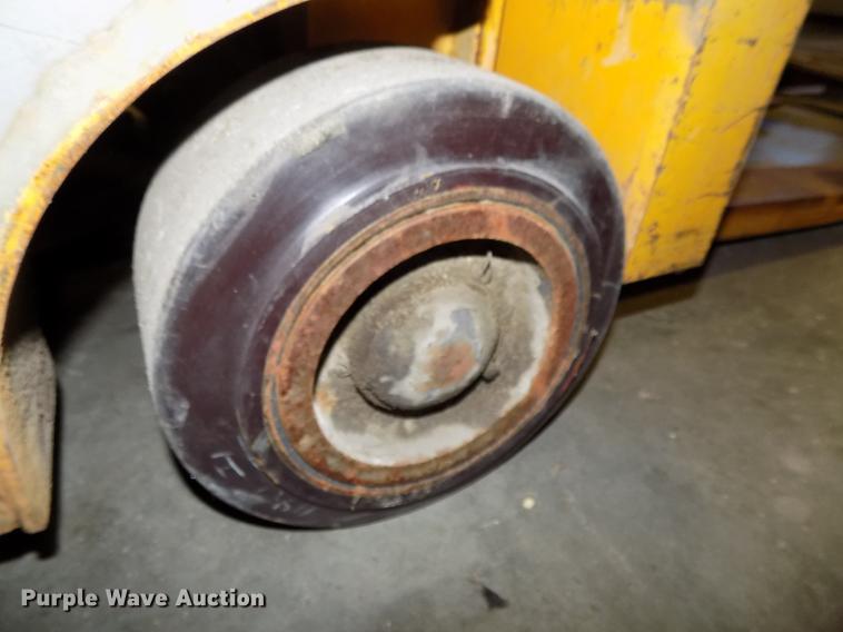 image for item DE7585 Prime Mover RC30 forklift