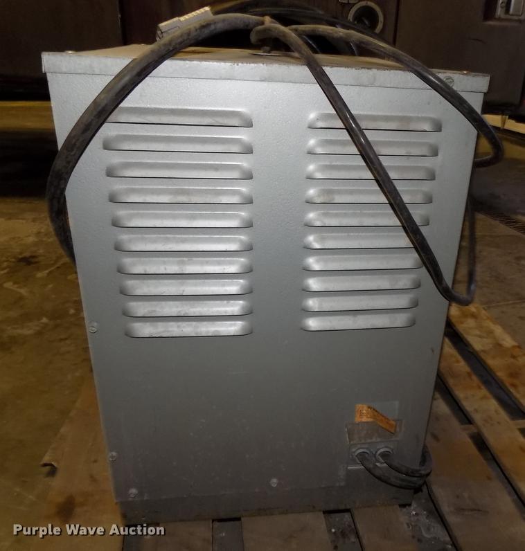 image for item DE7585 Prime Mover RC30 forklift