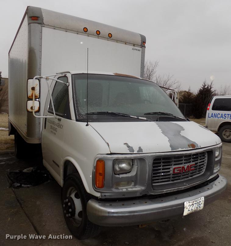 image for item DE7590 1999 GMC Savana G3500 box truck