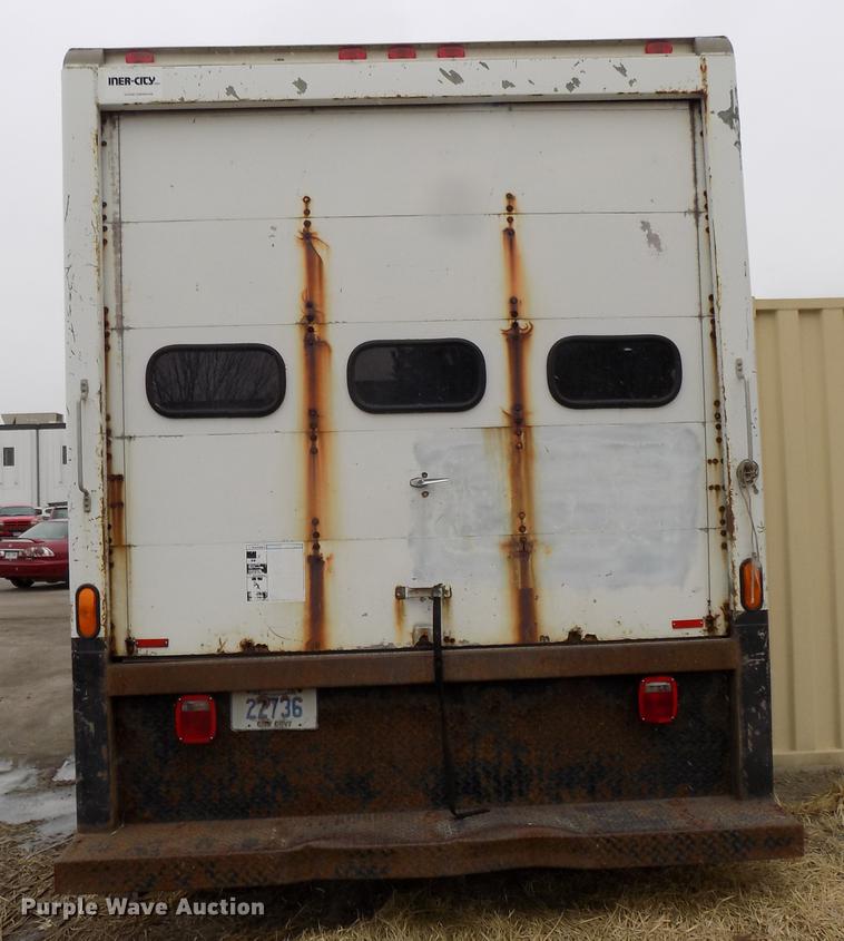 image for item DE7590 1999 GMC Savana G3500 box truck