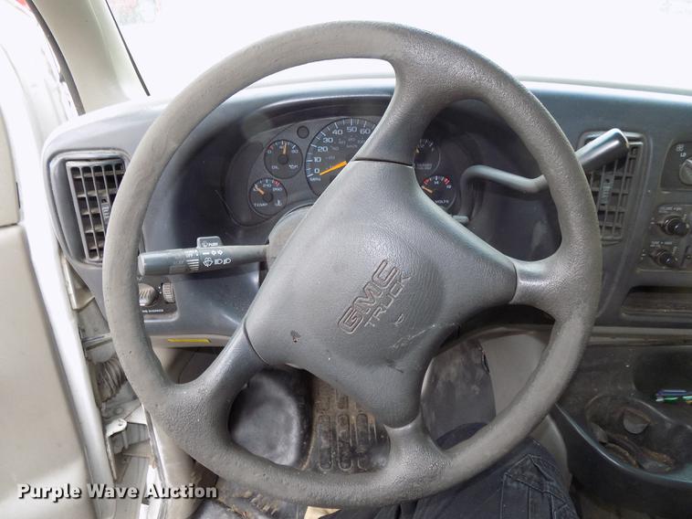 image for item DE7590 1999 GMC Savana G3500 box truck