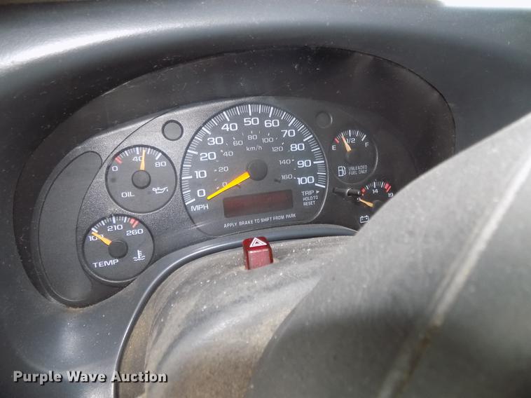 image for item DE7590 1999 GMC Savana G3500 box truck