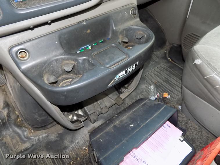 image for item DE7590 1999 GMC Savana G3500 box truck