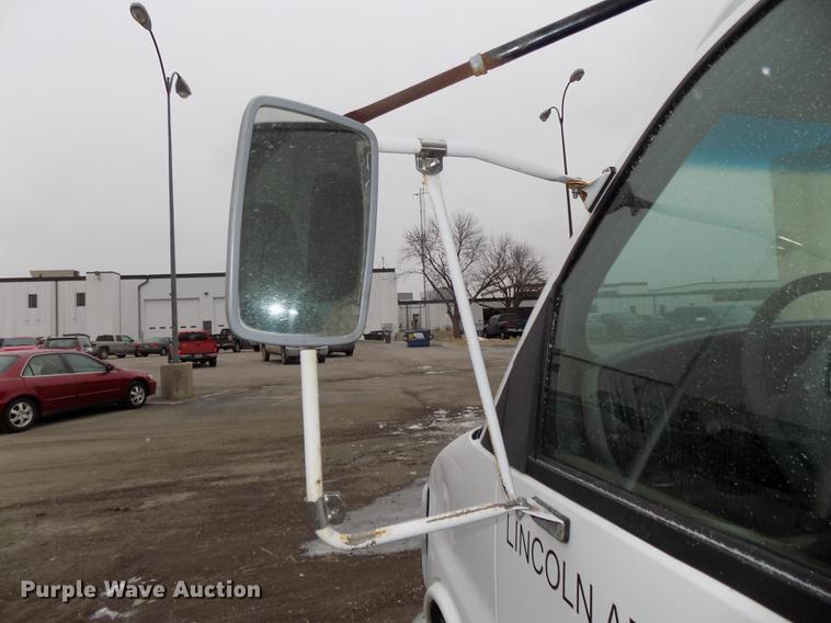 image for item DE7590 1999 GMC Savana G3500 box truck