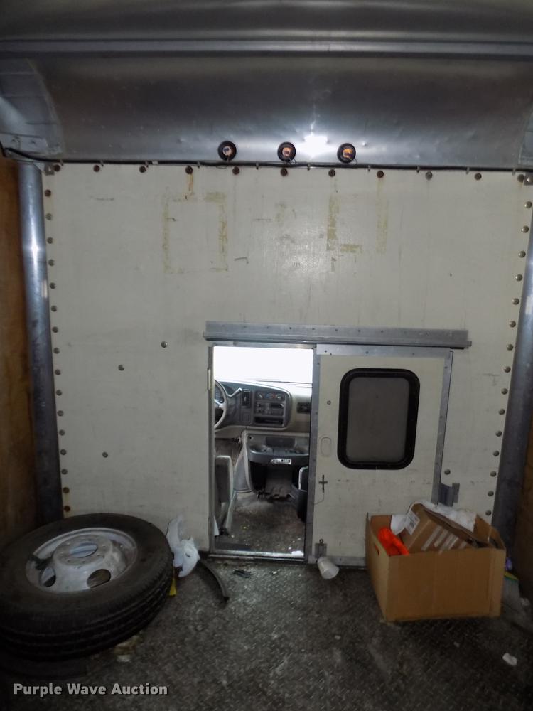 image for item DE7590 1999 GMC Savana G3500 box truck
