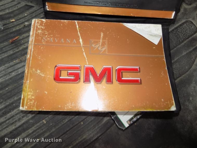 image for item DE7590 1999 GMC Savana G3500 box truck