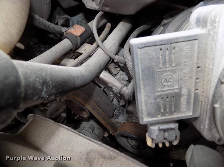 image for item DE7590 1999 GMC Savana G3500 box truck