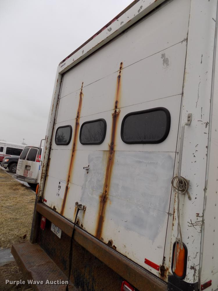 image for item DE7590 1999 GMC Savana G3500 box truck