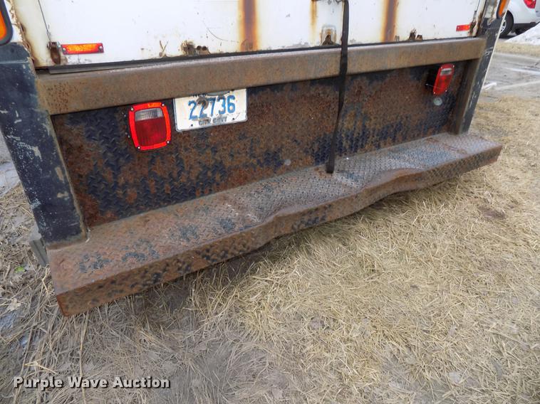 image for item DE7590 1999 GMC Savana G3500 box truck