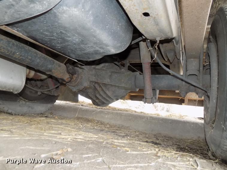 image for item DE7590 1999 GMC Savana G3500 box truck