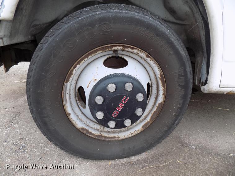 image for item DE7590 1999 GMC Savana G3500 box truck