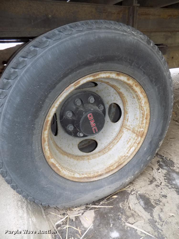 image for item DE7590 1999 GMC Savana G3500 box truck