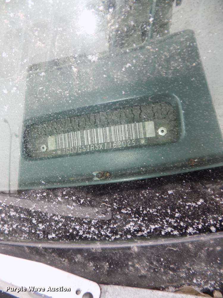 image for item DE7590 1999 GMC Savana G3500 box truck