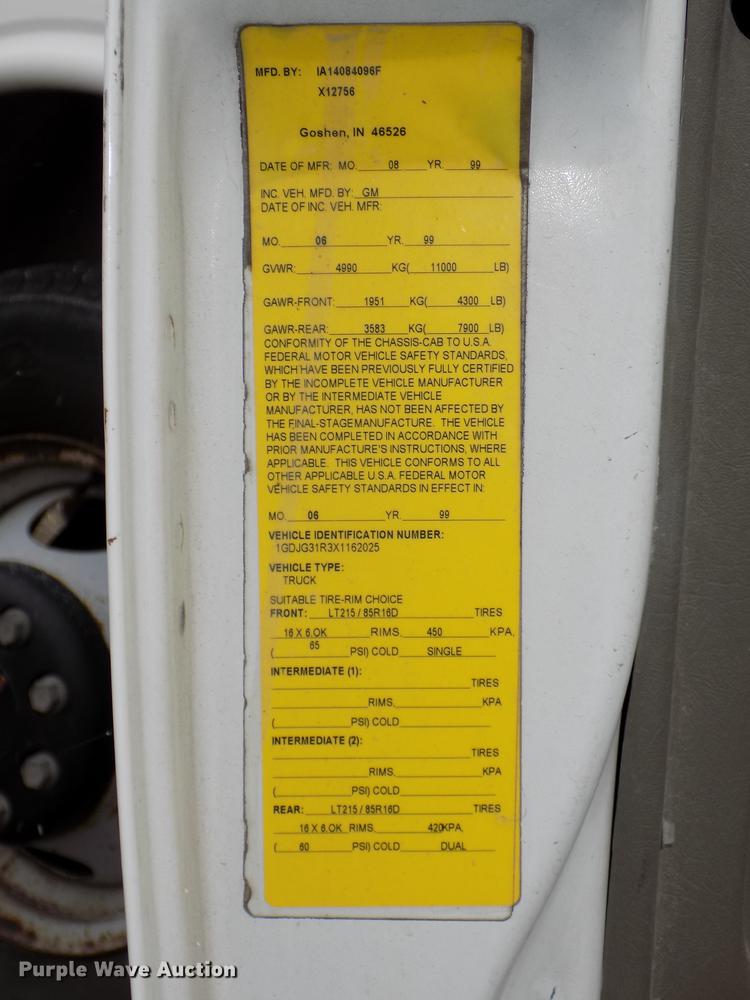 image for item DE7590 1999 GMC Savana G3500 box truck