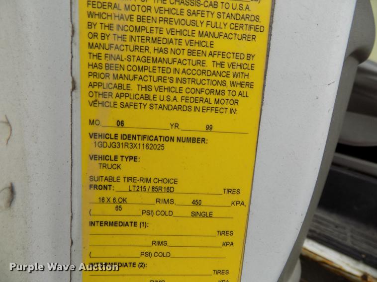 image for item DE7590 1999 GMC Savana G3500 box truck