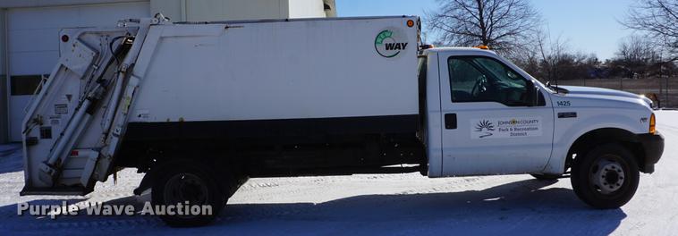 image for item DF7607 2001 Ford F550 Super Duty refuse truck