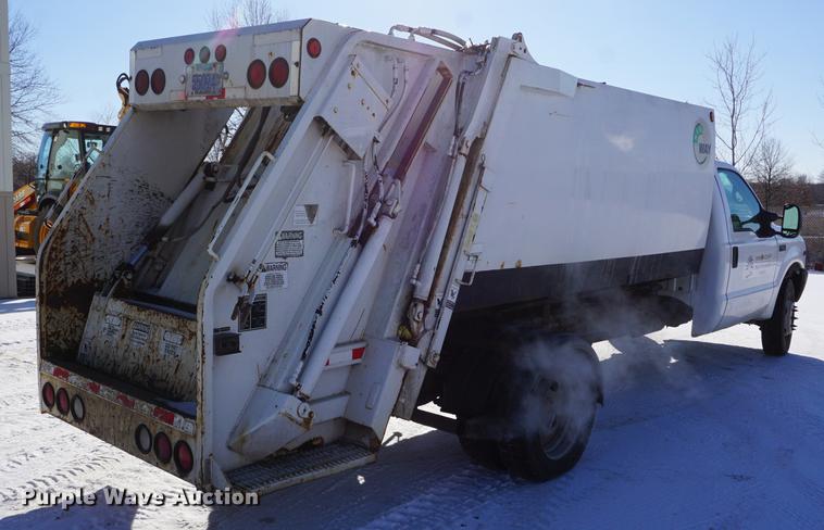 image for item DF7607 2001 Ford F550 Super Duty refuse truck