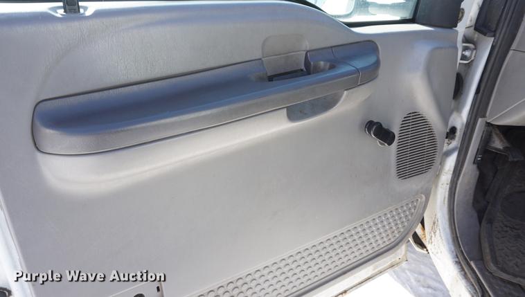 image for item DF7607 2001 Ford F550 Super Duty refuse truck