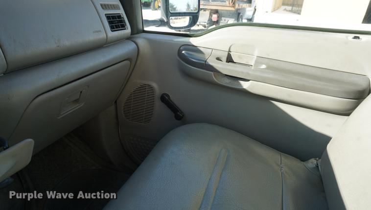 image for item DF7607 2001 Ford F550 Super Duty refuse truck