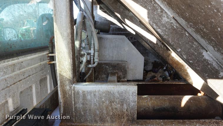 image for item DF7607 2001 Ford F550 Super Duty refuse truck