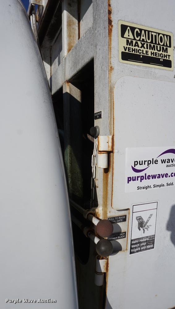 image for item DF7607 2001 Ford F550 Super Duty refuse truck