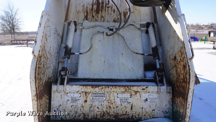 image for item DF7607 2001 Ford F550 Super Duty refuse truck