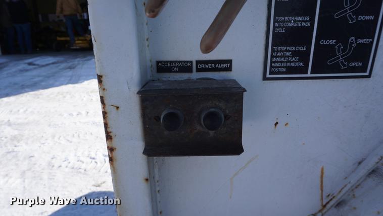 image for item DF7607 2001 Ford F550 Super Duty refuse truck