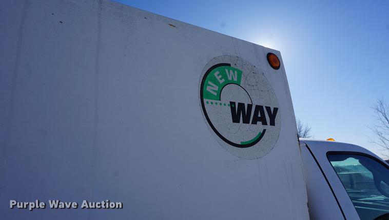 image for item DF7607 2001 Ford F550 Super Duty refuse truck