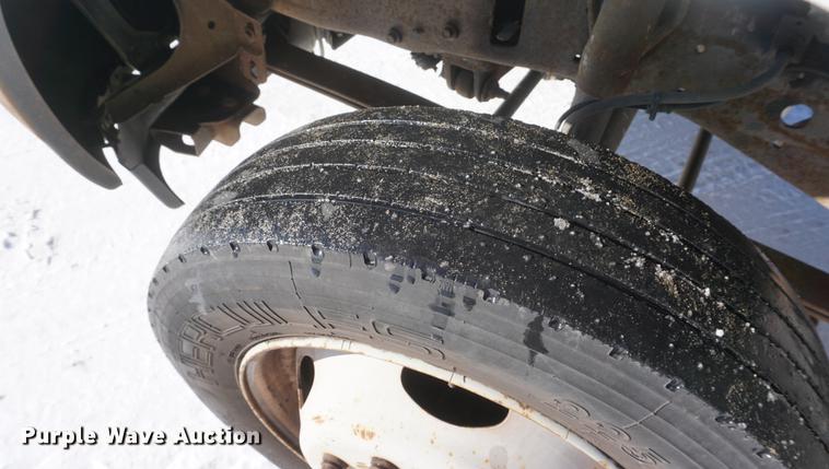 image for item DF7607 2001 Ford F550 Super Duty refuse truck