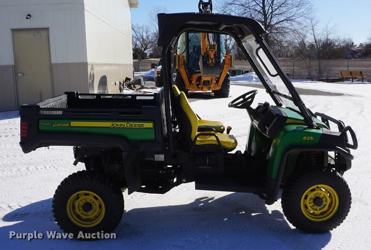 image for item DF7608 2012 John Deere 625i Gator utility vehicle
