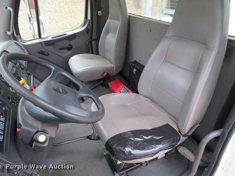 image for item DG3835 2008 Freightliner Business Class M2 bucket truck