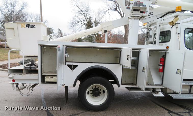 image for item DG3835 2008 Freightliner Business Class M2 bucket truck