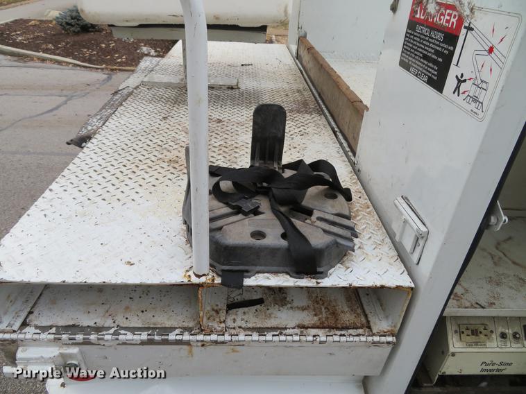 image for item DG3835 2008 Freightliner Business Class M2 bucket truck