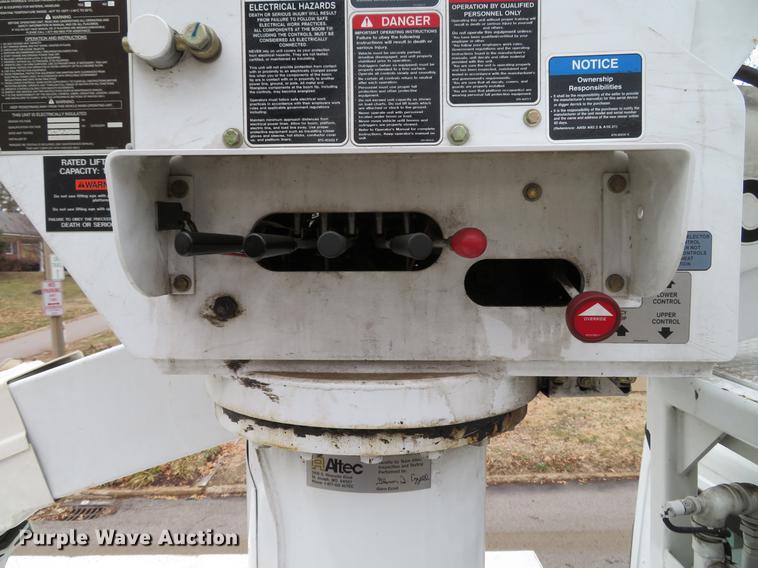 image for item DG3835 2008 Freightliner Business Class M2 bucket truck