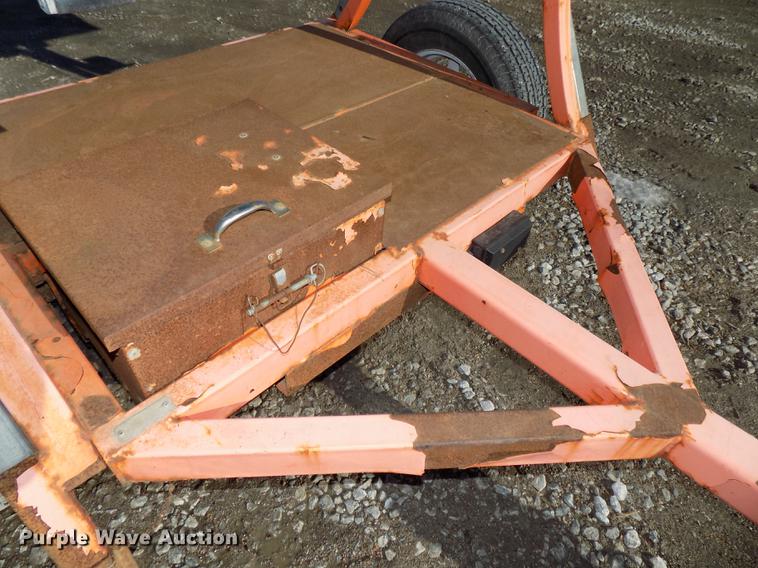 image for item DZ9635 2010 National Sign Arolite Curve 40 arrow board trailer