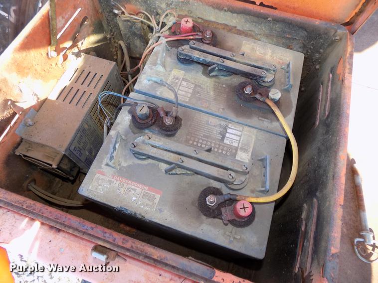 image for item DZ9635 2010 National Sign Arolite Curve 40 arrow board trailer