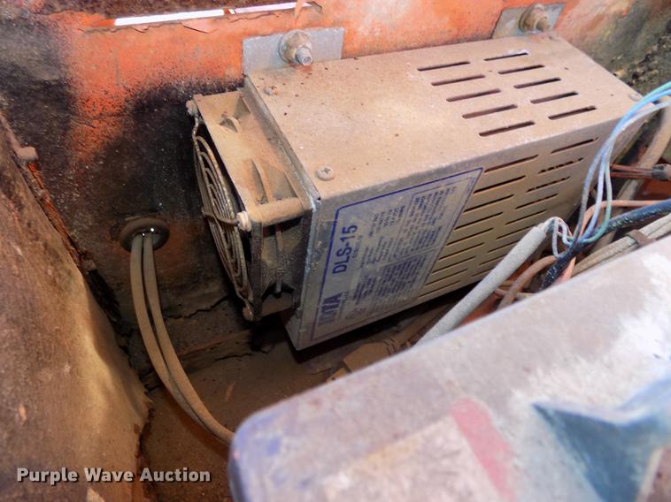 image for item DZ9635 2010 National Sign Arolite Curve 40 arrow board trailer