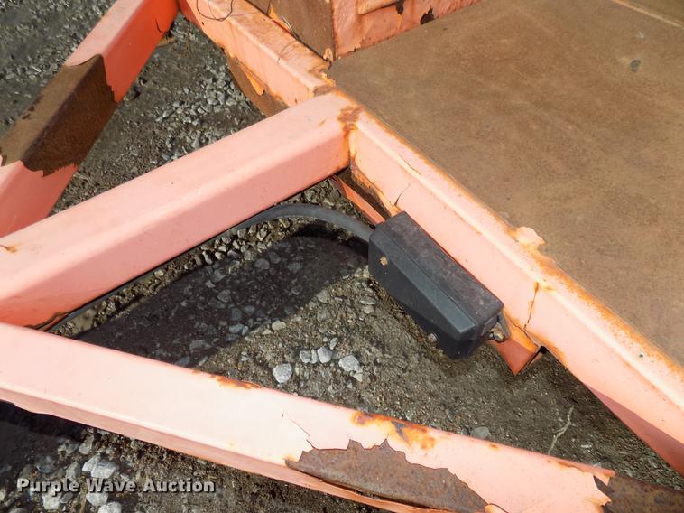 image for item DZ9635 2010 National Sign Arolite Curve 40 arrow board trailer