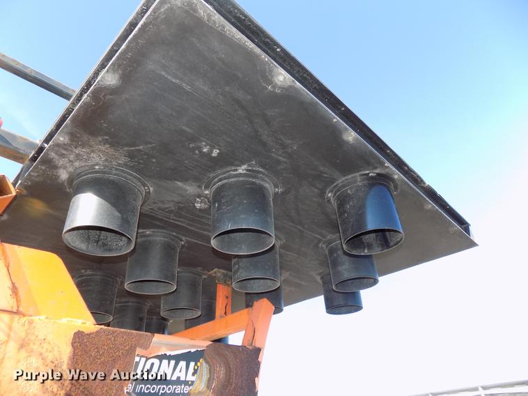 image for item DZ9635 2010 National Sign Arolite Curve 40 arrow board trailer