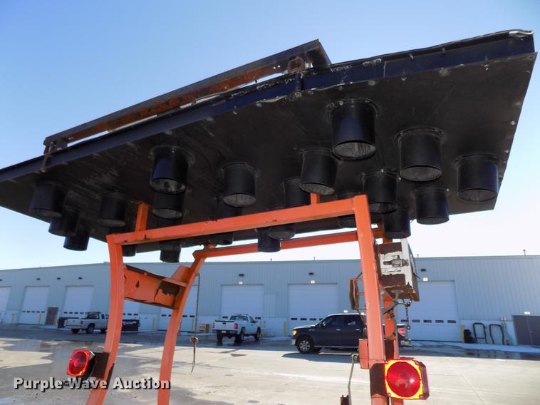 image for item DZ9635 2010 National Sign Arolite Curve 40 arrow board trailer