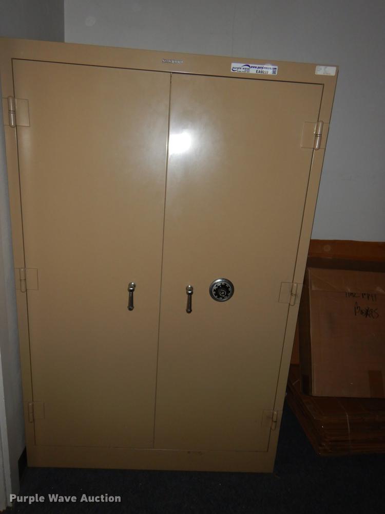 Shaw Walker safe in Manhattan, KS | Item EA9239 sold | Purple Wave