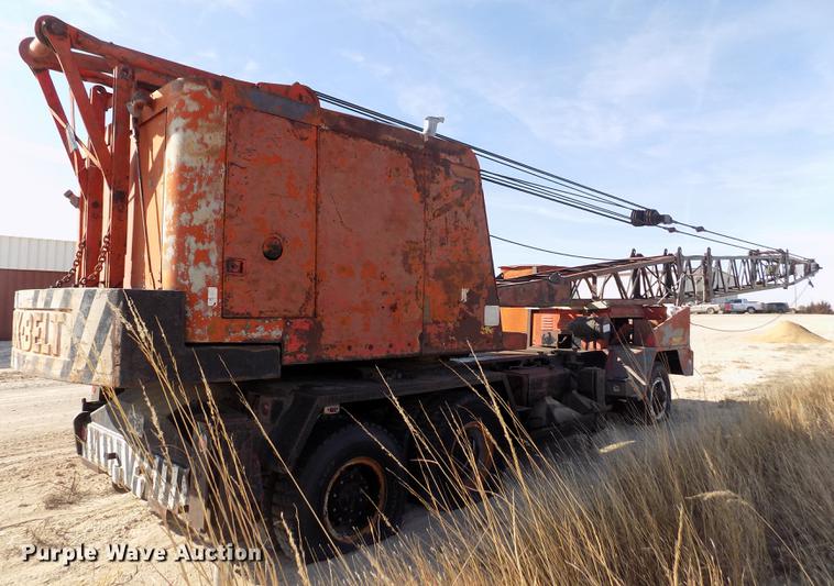 image for item FH9024 Link Belt HC-78A crane