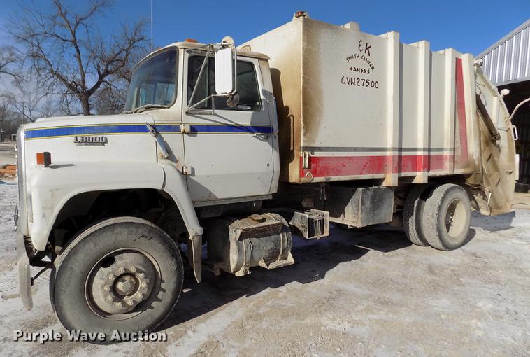 image for item FH9059 1987 Ford LN8000 refuse truck
