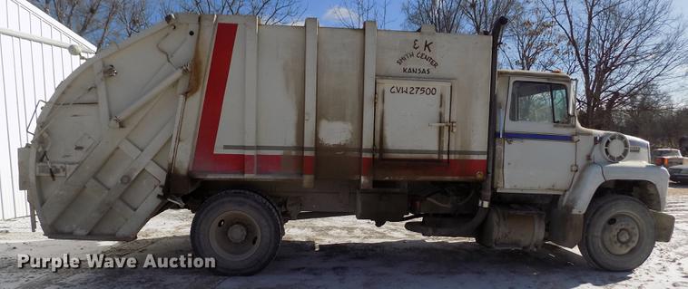 image for item FH9059 1987 Ford LN8000 refuse truck