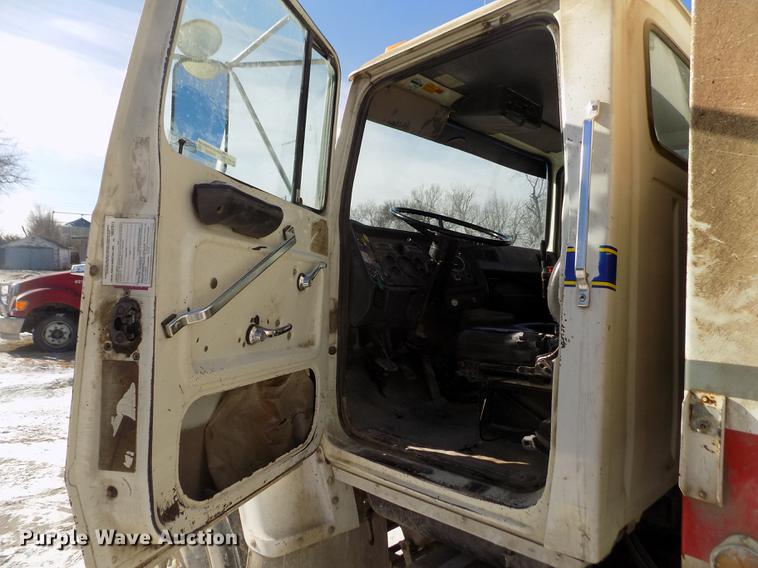 image for item FH9059 1987 Ford LN8000 refuse truck